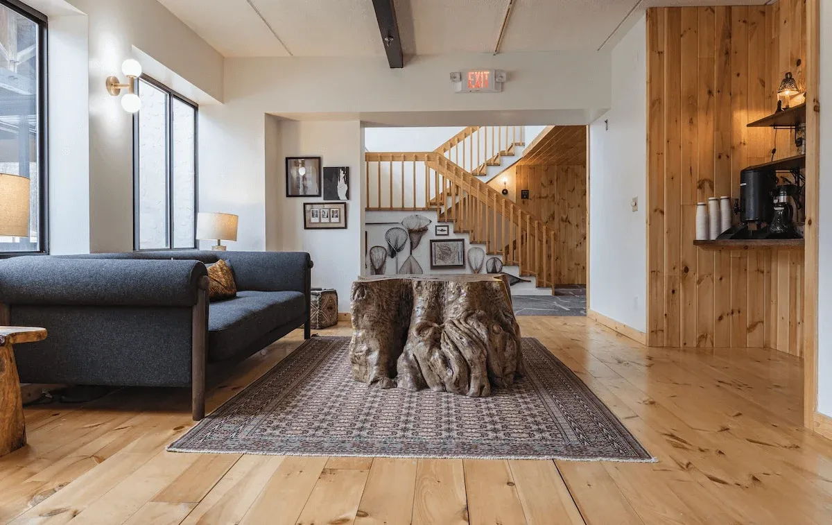 Bluebird Hunter Lodge - Image 1