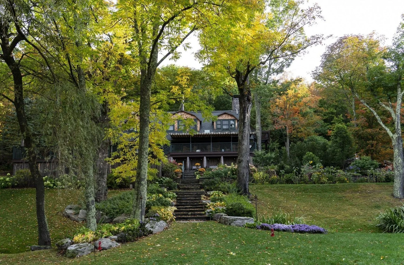 Deer Mountain Inn - Image 1