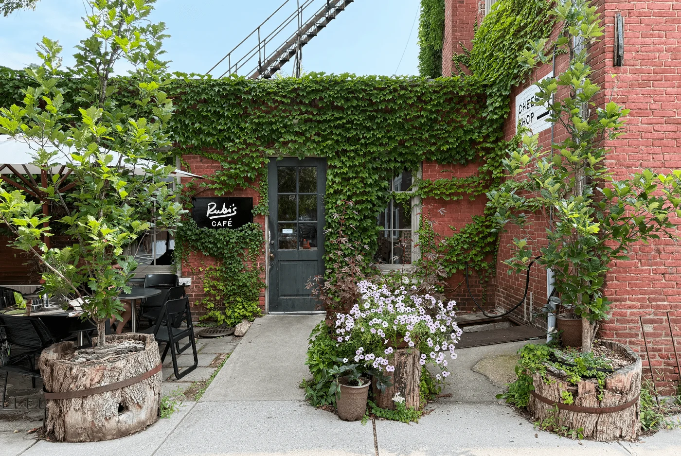 Rubi's Cafe - Image 1